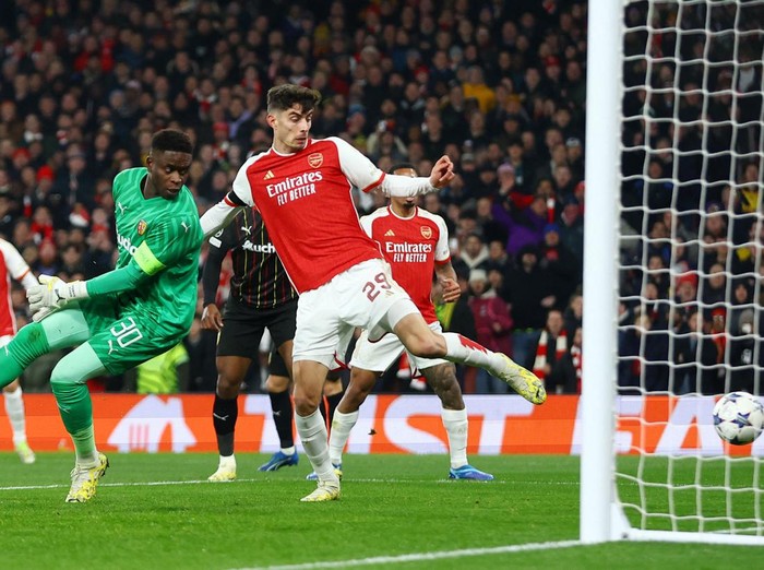 Soccer Football - Champions League - Group B - Arsenal v RC Lens - Emirates Stadium, London, Britain - November 29, 2023 Arsenal's Kai Havertz scores their first goal past RC Lens' Brice Samba Action Images via Reuters/Matthew Childs