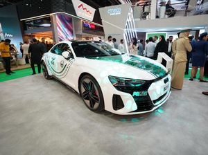 Kawal COP28, Polisi Dubai Pakai Mobil Sport Listrik Kawal COP28, Polisi Dubai Pakai Mobil Sport Listrik
