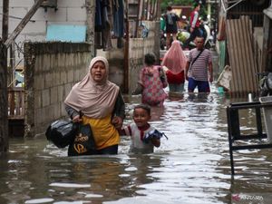 45 RT di Jakarta Terendam Banjir Usai Hujan Deras, Ketinggian Capai 160 Cm