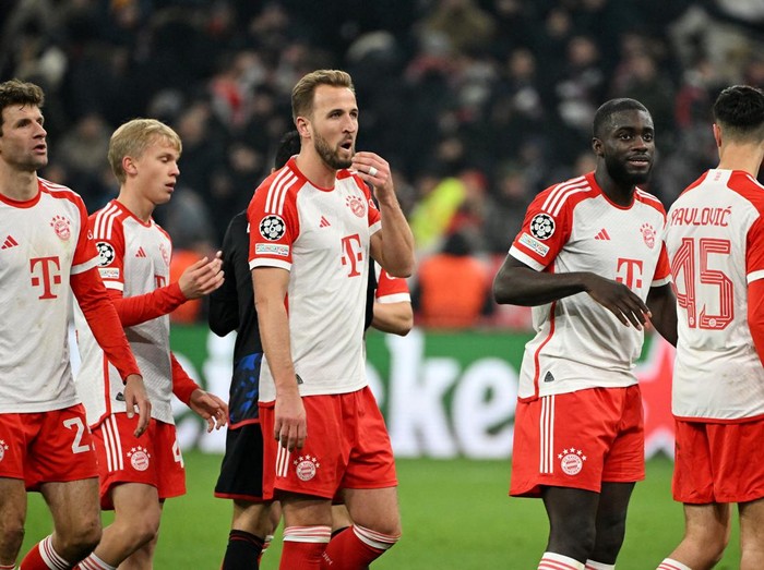 Soccer Football - Champions League - Group A - Bayern Munich v FC Copenhagen - Allianz Arena, Munich, Germany - November 29, 2023 Bayern Munich's Harry Kane with teammates after the match REUTERS/Angelika Warmuth