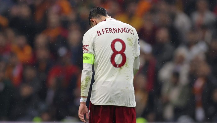 Manchester Uniteds Bruno Fernandes reacts during the Champions League group A soccer match between Galatasaray and Manchester United in Istanbul, Turkey, Wednesday, Nov. 29, 2023. (AP Photo)