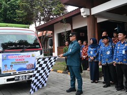 Bupati Kebumen Hibahkan Ratusan Ribu Zak Semen untuk RT/RW