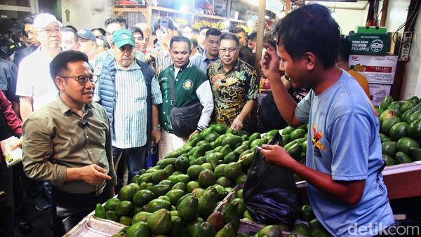 Momen Cak Imin Sapa Pedagang dan Makan Soto di Chinatown Glodok