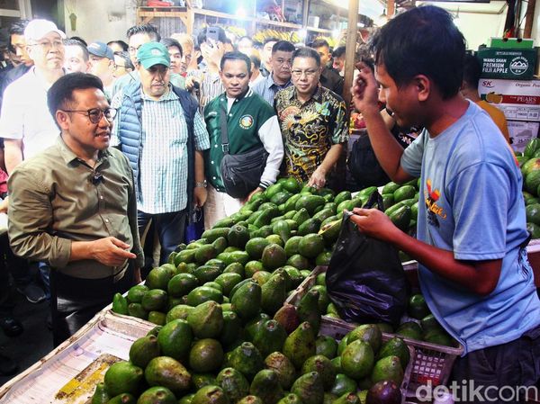 Momen Cak Imin Sapa Pedagang dan Makan Soto di Chinatown Glodok