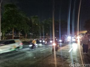 Buruh Bubar Usai Sekda Jatim Turun, Jalam Pahlawan Kembali Lancar Buruh Bubar Usai Sekda Jatim Turun, Jalam Pahlawan Kembali Lancar