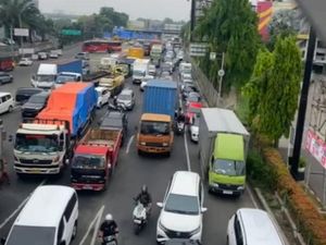 Jalan Ahmad Yani Diblokade Massa Demo, Exit Tol Bekasi Barat Macet Jalan Ahmad Yani Diblokade Massa Demo, Exit Tol Bekasi Barat Macet