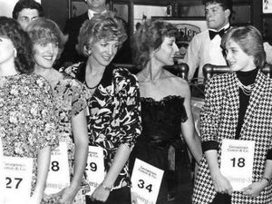 Foto Bersejarah dari Demam Lady Diana Sampai Kucing Bill Clinton