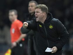 Howe Soal Penalti PSG: Ingin Marah tapi Saya Pendam