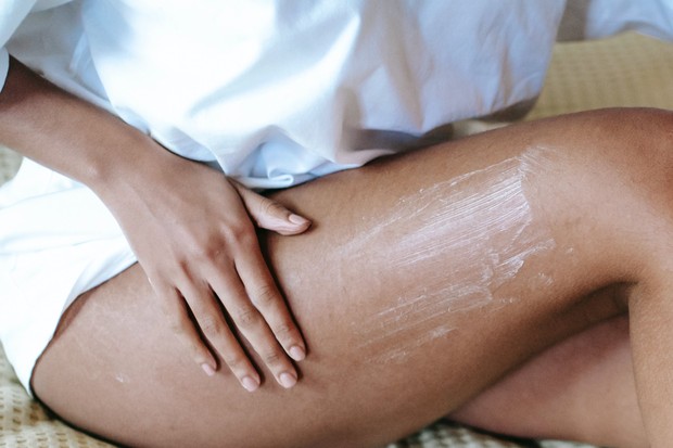 Gunakan foot cream sebelum tidur