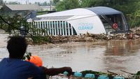 Kapal Sumbangan Coldplay Akan Bersihkan Sampah di Cisadane