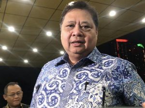 Airlangga soal Azis Syamsuddin: Kalau Kader Kan Bisa Ikut Agenda Partai Airlangga soal Azis Syamsuddin: Kalau Kader Kan Bisa Ikut Agenda Partai