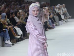 10 Koleksi Vanilla Hijab, Busana Muslim untuk Liburan Tema Keindahan Laut