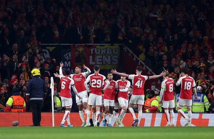Soccer Football - Champions League - Group B - Arsenal v RC Lens - Emirates Stadium, London, Britain - November 29, 2023 Arsenals Gabriel Jesus celebrates scoring their second goal with teammates REUTERS/David Klein