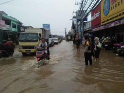 Banjir Sempat Rendam Pancoranmas Depok, Siang Ini Baru Surut