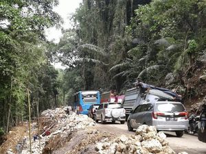 Ada Truk Mogok di Camba, Jalur Maros-Bone Macet 1 Kilometer Siang Ini