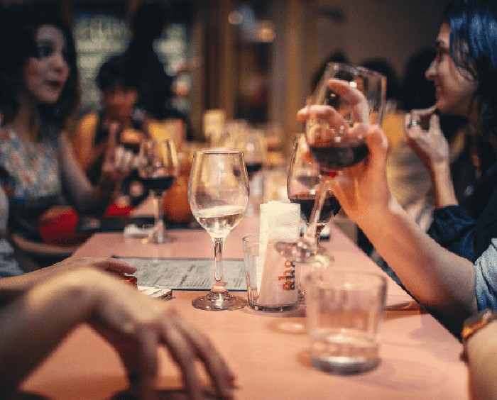 Makan di Restoran, Pria Ini Kesal Diminta Bayarin Tagihan Orang Lain Makan di Restoran, Pria Ini Kesal Diminta Bayarin Tagihan Orang Lain