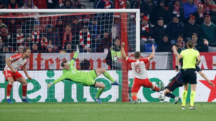 Bayern Munichs German goalkeeper #01 Manuel Neuer (2L), Bayern Munichs German midfielder #06 Joshua Kimmich vie for the ball during the UEFA Champions League Group A football match between Bayern Munich and FC Copenhagen in Munich, on November 29, 2023. (Photo by MICHAELA REHLE / AFP)