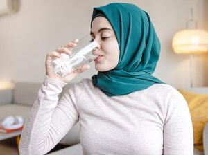 3 Adab Minum yang Baik Sesuai Sunnah Nabi Muhammad SAW 3 Adab Minum yang Baik Sesuai Sunnah Nabi Muhammad SAW