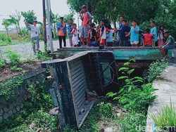 Pikap Nyemplung Sungai di Trucuk Klaten, 2 Orang Luka