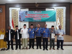 Kantor Pertanahan Kota Batu Serahkan 51 Sertifikat Wakaf Masjid & Musala