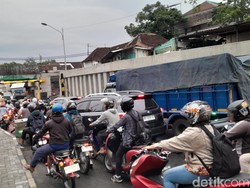 Ada Penambahan Pompa di Viaduk Gilingan Solo, Lalu Lintas Tersendat