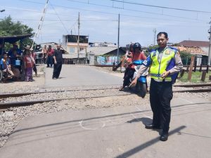 Polisi Koordinasi KAI soal Lintasan TKP Kecelakaan Mobil Vs KRL di Jakbar
