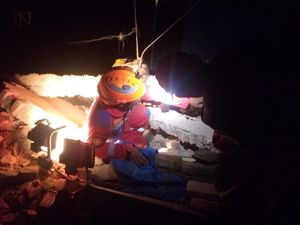 Rumah 2 Lantai di Bandung Ambruk, Satu Keluarga Luka-luka