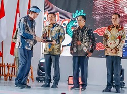 Pemkab Karawang Raih Penghargaan Digitalisasi Ekonomi Terbaik di Jabar