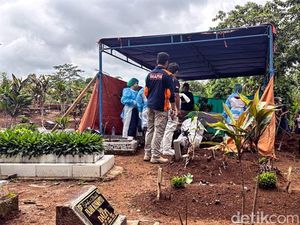 Jasad Korban Ledakan Gas di Sukabumi Diekshumasi Jasad Korban Ledakan Gas di Sukabumi Diekshumasi