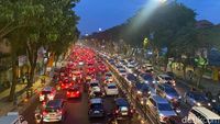 Kemacetan Parah di Surabaya Imbas Demo Buruh
