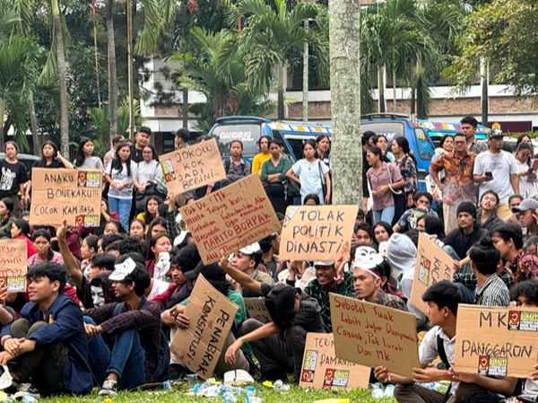 Ratusan Mahasiswa di Medan Gelar Mimbar Rakyat Tolak Politik Dinasti