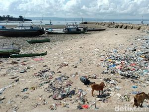 Pantai di Kampung Nelayan Bajo Jorok, Kapolda NTT Minta Warga Peduli Pantai di Kampung Nelayan Bajo Jorok, Kapolda NTT Minta Warga Peduli