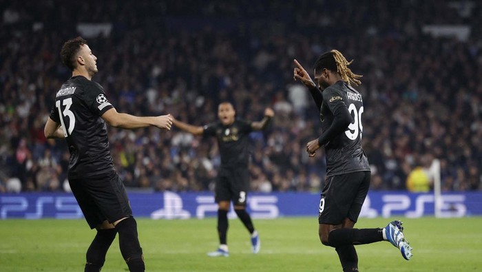 Soccer Football - Champions League - Group C - Real Madrid v Napoli - Santiago Bernabeu, Madrid, Spain - November 29, 2023
Real Madrid's Nico Paz celebrates scoring their third goal with teammates REUTERS/Juan Medina