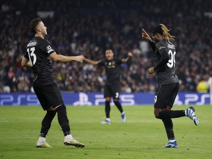 Soccer Football - Champions League - Group C - Real Madrid v Napoli - Santiago Bernabeu, Madrid, Spain - November 29, 2023
Real Madrid's Nico Paz celebrates scoring their third goal with teammates REUTERS/Juan Medina