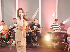 Lirik Lagu Nemen Versi NDX AKA yang Dinyanyikan Shinta Arsinta Lirik Lagu Nemen Versi NDX AKA yang Dinyanyikan Shinta Arsinta