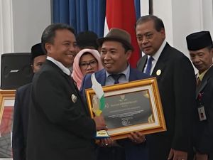 Sumedang Raih Penghargaan Kabupaten Paling Informatif di Jawa Barat