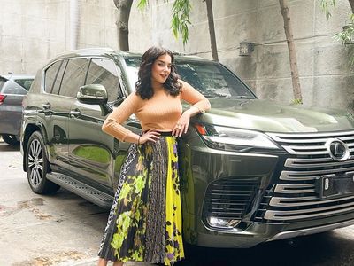 7 Potret Tasya Farasya Pamer Mobil Mewah, Terbaru Ditaksir Capai Rp 3 M