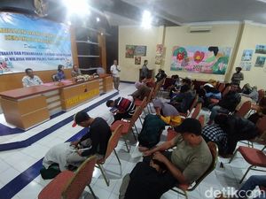 26 Rombongan Pelajar Bawa Sajam di Magelang Dihukum Sungkem Ortu, 5 Ditahan 26 Rombongan Pelajar Bawa Sajam di Magelang Dihukum Sungkem Ortu, 5 Ditahan