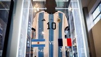 Jika terjual sesuai prediksi, maka jersey Messi akan jadi rekor lelang memorabilia olahraga tertinggi di dunia. Rekor sebelumnya dipegang jersey Michael Jordan saat membawa Chicago Bulls juara NBA 1998 yang laku terjual 10,1 juta dolar AS. Khusus untuk memorabilia sepakbola, jersey Diego Maradona saat mencetak gol Tangan Tuhan ke gawang Inggris pada Piala Dunia 1986, masih yang tertinggi dengan nilai lelang 8,8 juta dolar AS pada September tahun lalu.
