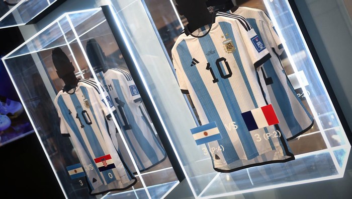 Two of the six-match shirts Argentinas Lionel Messi wore during the 2022 FIFA World Cup in Qatar are displayed during a press preview ahead of their auction at Sothebys in New York City, U.S., November 30, 2023. REUTERS/Mike Segar