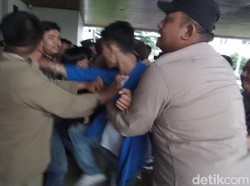 Gagal Bertemu Pj Wali Kota, Demo Mahasiswa di Tasik Ricuh