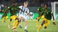 Laga playoff Piala Dunia U-17 2023 antara Argentina U-17 vs Mali U-17 berlangsung di Manahan, Surakarta, Jumat (1/12/2023). ANTARA FOTO/Akbar Nugroho Gumay