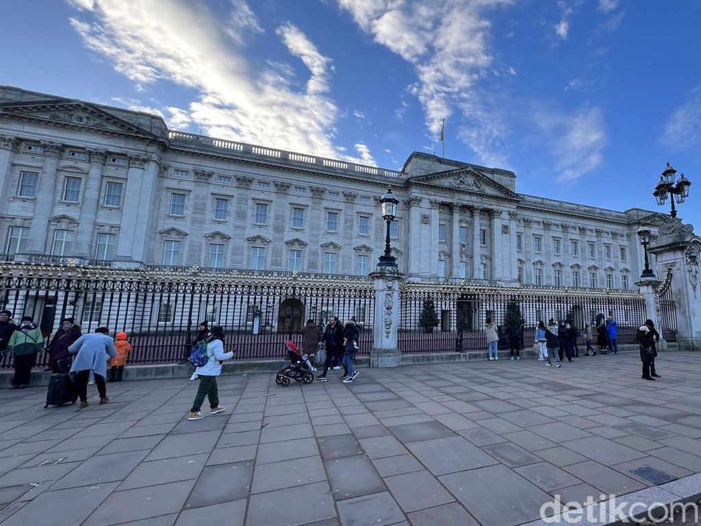 Belum ke London Kalau Tidak ke Istana Buckingham, Nih Potretnya Belum ke London Kalau Tidak ke Istana Buckingham, Nih Potretnya