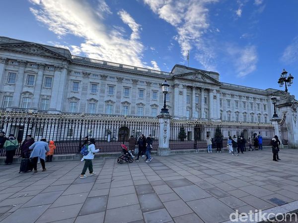 Belum ke London Kalau Tidak ke Istana Buckingham, Nih Potretnya