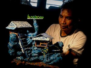 Visioner! Pria di Likupang Sulap Sampah Jadi Kerajinan Tangan Cantik Visioner! Pria di Likupang Sulap Sampah Jadi Kerajinan Tangan Cantik