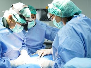 Cegah Komplikasi, Dokter RS Royal Progress Sarankan Cepat Atasi Skoliosis