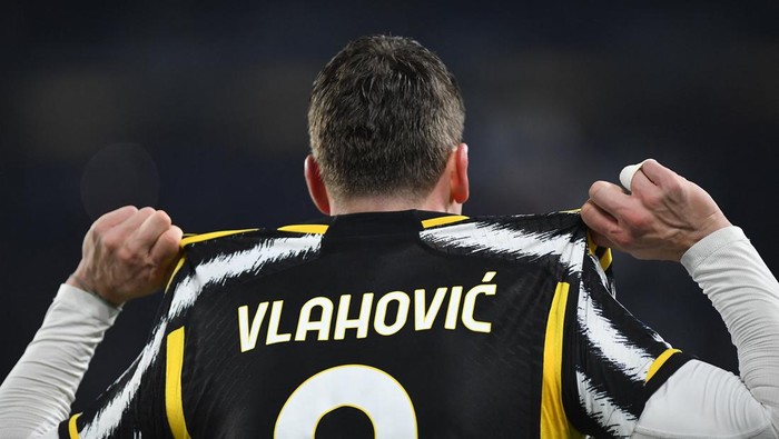 Soccer Football - Serie A - Juventus v Inter Milan - Allianz Stadium, Turin, Italy - November 26, 2023 Juventus Dusan Vlahovic celebrates scoring their first goal REUTERS/Massimo Pinca