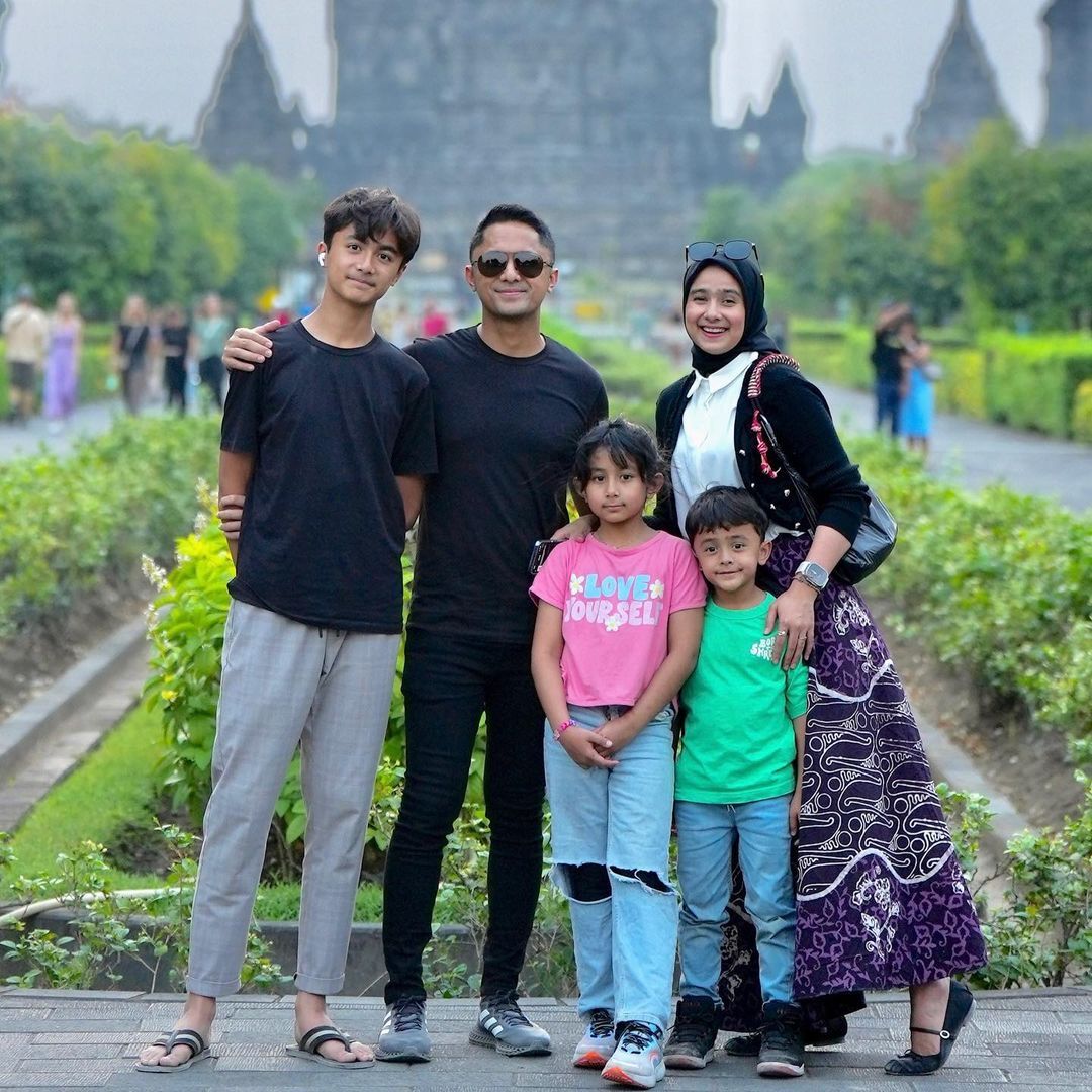 Hengky Kurniawan dan Sonya Fatmala Hengky Kurniawan dan Sonya Fatmala