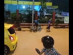 Hujan Deras di Batam, Pemotor Hanyut Terseret Banjir