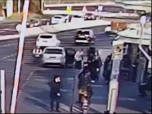 Rekaman CCTV Penembakan Halte Bus di Yerusalem, 3 Tewas